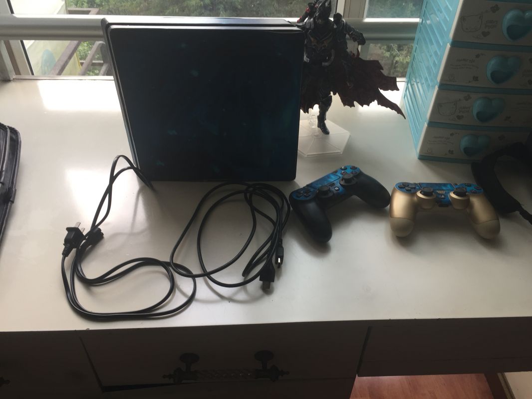 自带会员与22款游戏 PS4 silm 1TB